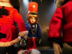 lot 11 4 porc dolls c